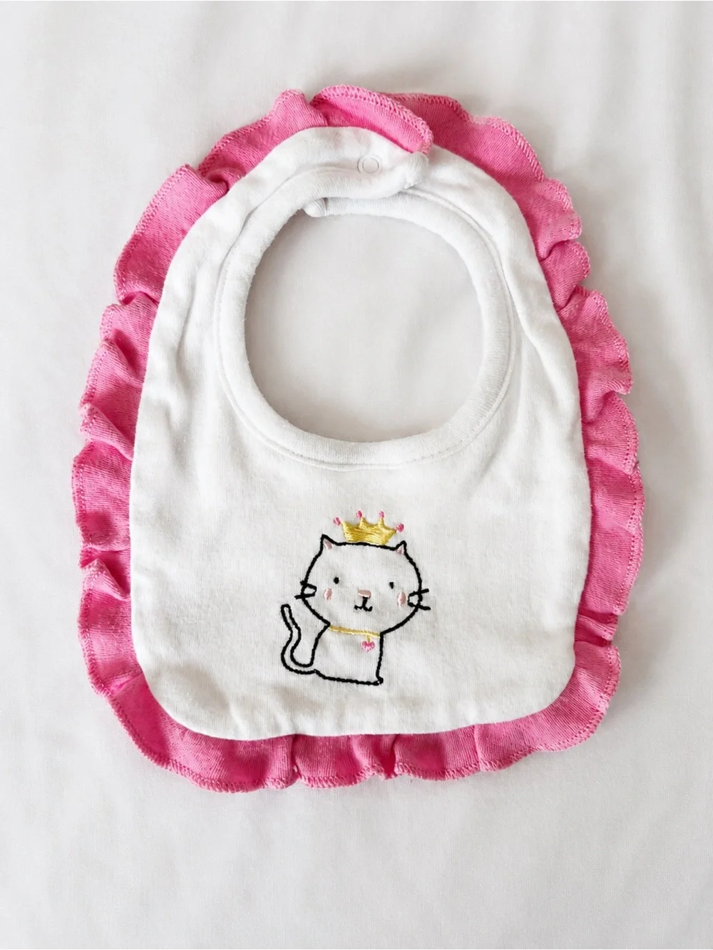 90s Vintage Baby Girl “Princess Cat” Ruffle Bib – Size 3/6 Months